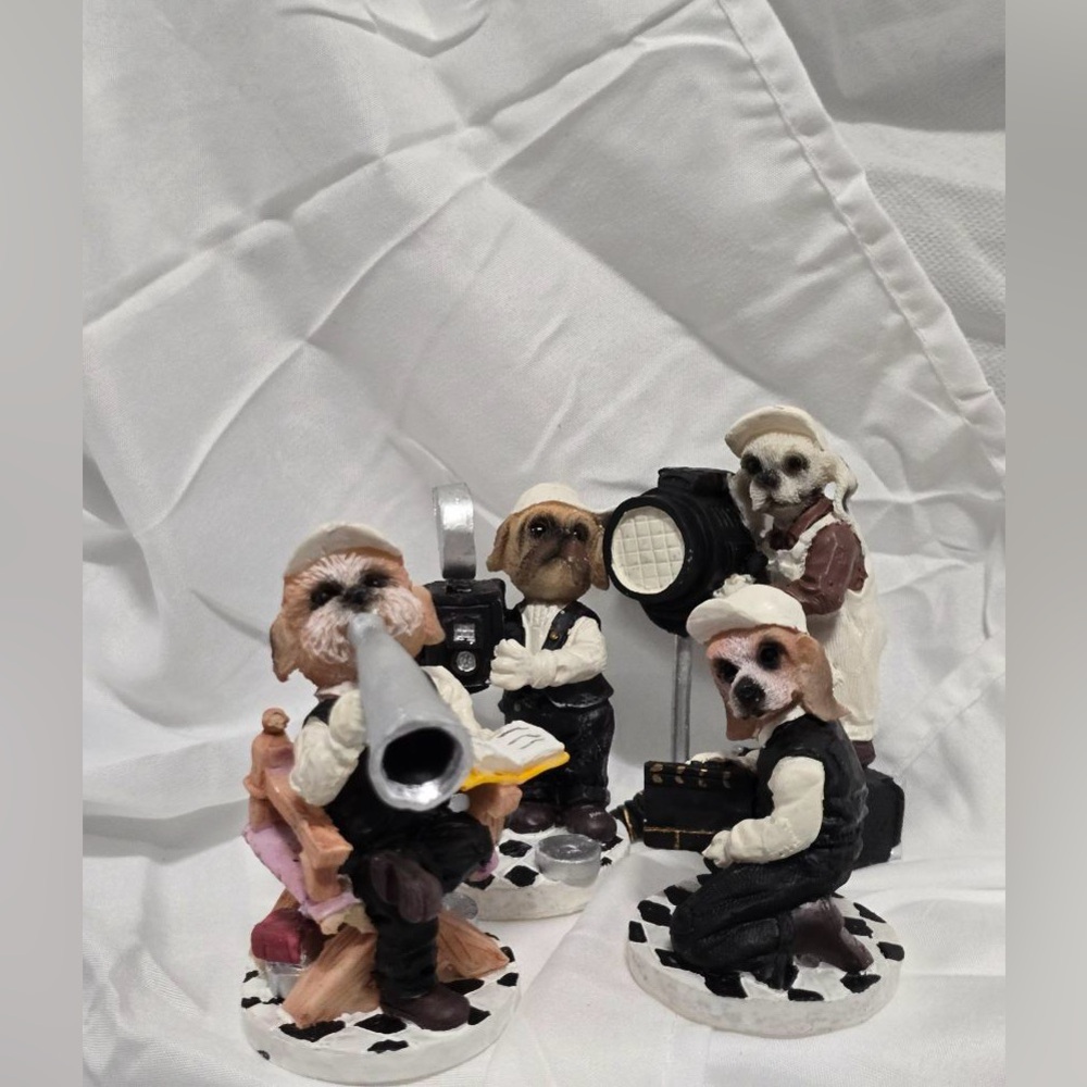 Puppies figure (s)